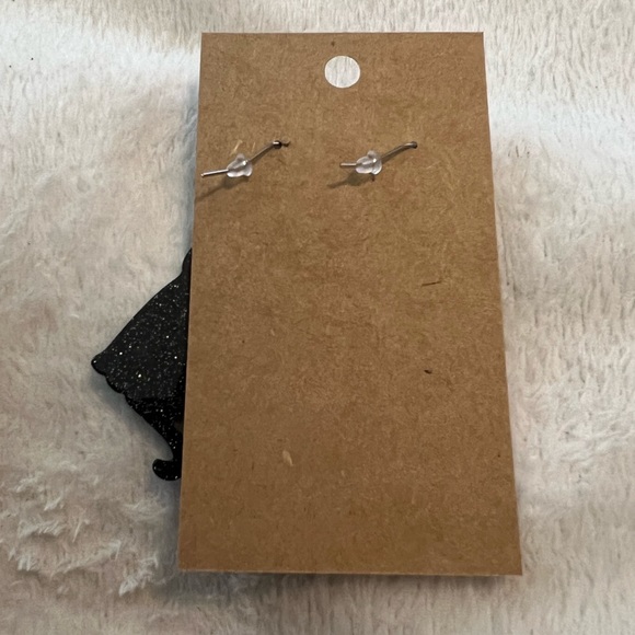 Black cat Christmas lights glitter earrings - Picture 3 of 3